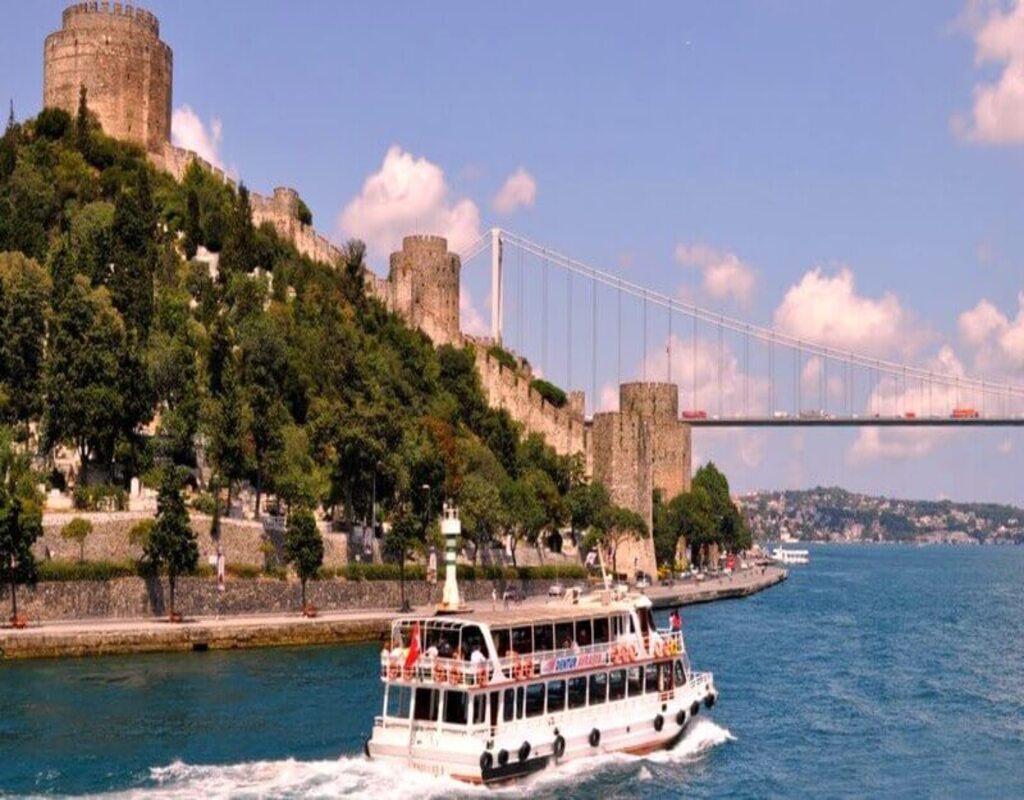 DOLMABAHCE PALACE & BOSPHORUS ON BOAT TOUR (Full Day)