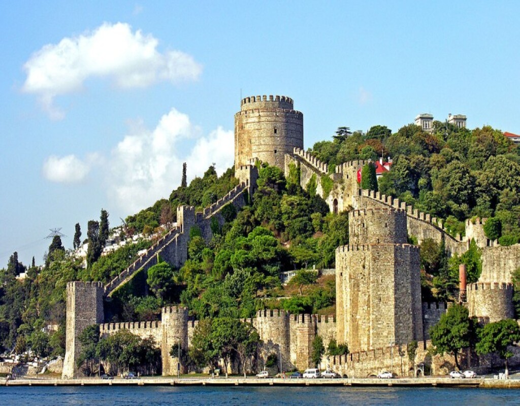 DOLMABAHCE PALACE & BOSPHORUS ON BOAT TOUR (Full Day)
