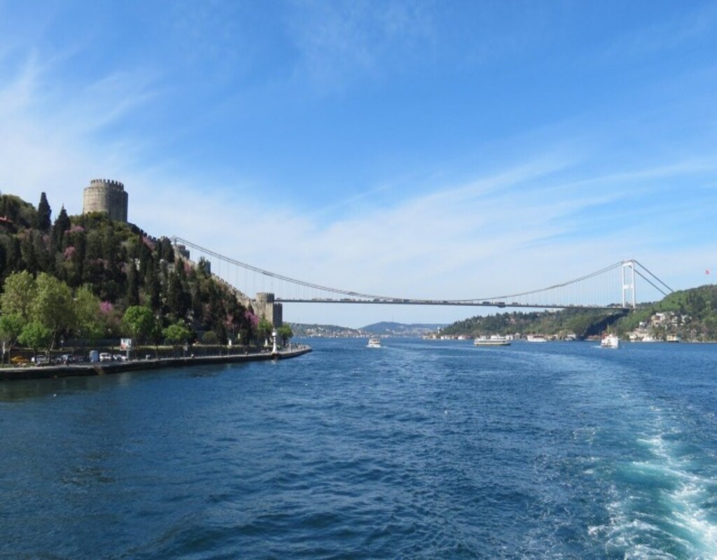 DOLMABAHCE PALACE & BOSPHORUS ON BOAT TOUR (Full Day)