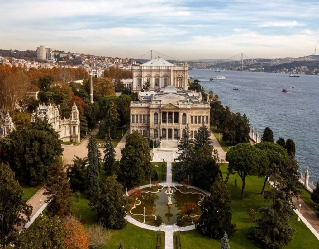 DOLMABAHCE PALACE & BOSPHORUS ON BOAT TOUR (Full Day)